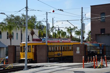 Tampa, Florida 'daki Ybor City Mahallesindeki Tarihi Sokak Arabası