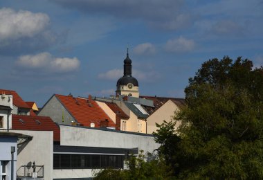 Brandenburg şehrindeki Havel Nehri 'nin tarihi binaları.