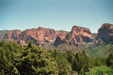 Utah, Zion Ulusal Parkı 'ndaki Kolob Kanyonu' ndaki Dağ Manzarası