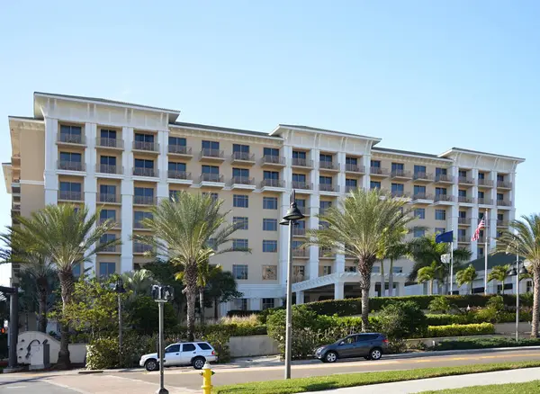 Clearwater Plajı 'ndaki tatil köyü. Meksika Körfezi, Florida.