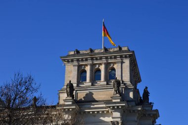 Almanya 'nın başkenti Berlin' deki Tiergarten Mahallesindeki Tarihi Reichstag Binası