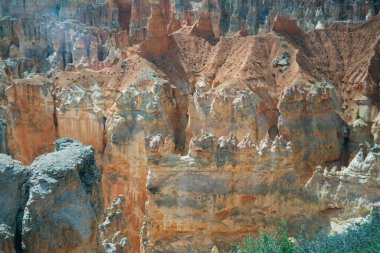 Bryce Canyon Ulusal Parkı 'nda Kızıl Kaya Manzarası