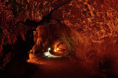 Hawaii, Büyük Ada 'daki Volkanik Volkanlar Ulusal Parkı' nda Lav Kanalı