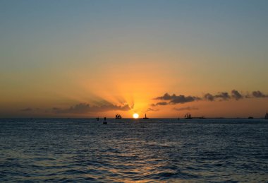 Florida Keys 'teki Key West' te Meksika Körfezi 'nin üzerinde gün batımı