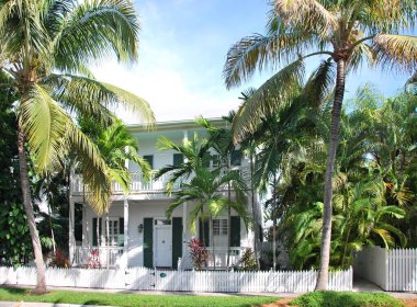 Florida Keys 'in Key West caddesinde sokak manzarası