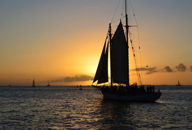 Florida Keys 'teki Key West' te Meksika Körfezi 'nin üzerinde gün batımı