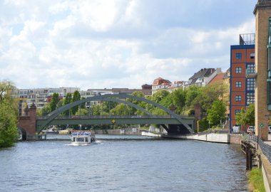 Berlin 'in Moabits semtindeki River Spree Panorama, Almanya' nın başkenti.