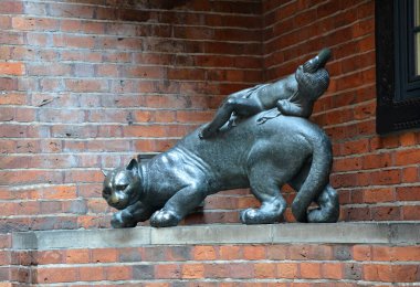 Hanse şehrinin eski Bremen şehrinde heykel