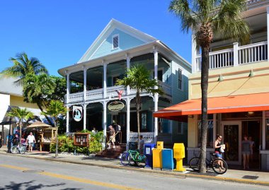 Florida Keys 'in Key West caddesinde sokak manzarası