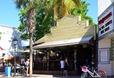 Florida Keys 'in Key West caddesinde sokak manzarası