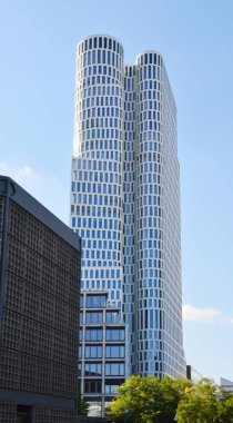 Berlin 'deki Charlottenburg Mahallesi' ndeki modern gökdelen, Almanya 'nın başkenti