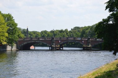 Bellevue 'deki River Spree Panorama, Berlin' deki Tiergarten, Almanya 'nın başkenti