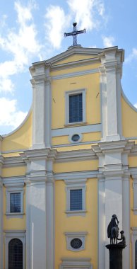 Şehir merkezindeki tarihi kilise, Duesseldorf, Kuzey Ren 'in başkenti - Vestfalya