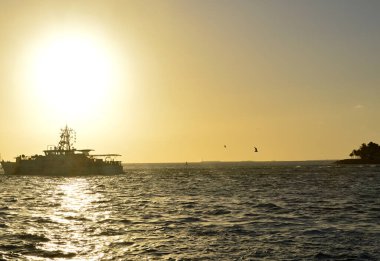 Florida Keys 'teki Key West' te Meksika Körfezi 'nin üzerinde gün batımı