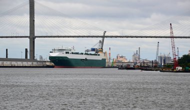 Georgia Savannah Limanı 'nda bir gemi.