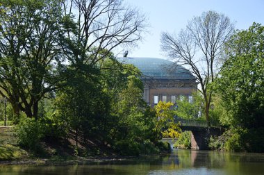 Şehir merkezindeki Duesseldorf Park, Kuzey Ren 'in başkenti - Vestfalya