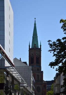 Şehir merkezindeki tarihi kilise, Duesseldorf, Kuzey Ren 'in başkenti - Vestfalya