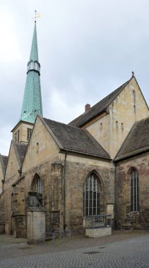 Hameln 'in Eski Kasabası, Aşağı Saksonya' daki Tarihi Kilise