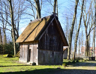 Kasabanın Kötü Düşen Ahırı, Aşağı Saksonya