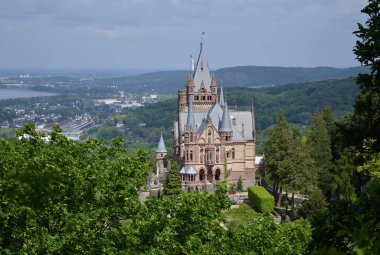 Kuzey Ren Nehri 'ndeki Drachenburg Şatosu Westpalia