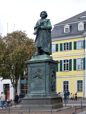 Şehir merkezindeki Beethoven Anıtı Bonn, Kuzey Ren - Vestfalya