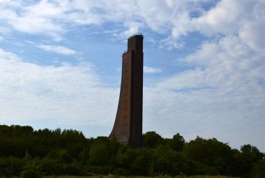 Baltık Denizi 'ndeki Laboe kasabasında Donanma Anıtı, Holstein-Holstein