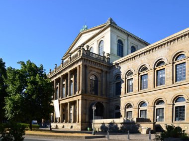 Hannover 'daki tarihi opera binası, Lwer Saxony' nin başkenti.
