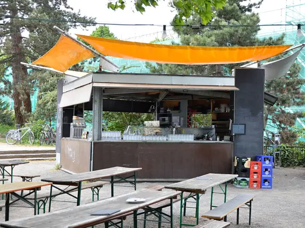 Bonn, Kuzey Ren 'deki Ren Nehri' ndeki Bira Bahçesi