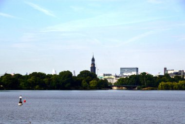Panurama Hanse City Hamburg 'daki Alster Nehri' nde.