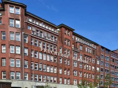 Hanse City Hamburg 'daki Oberhafen Limanı' ndaki tarihi bina.