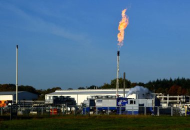 Heath Lueneburger Heide, Walsrode, Lower Saxony 'de Doğal Gaz Sondajı
