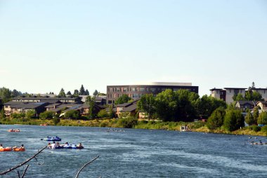 Oregon, Town Bend 'deki Deschutes Nehri' nde Panorama