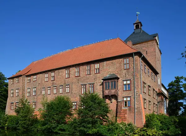 Kasaba Winsen 'indeki tarihi şato Luhe Nehri, Aşağı Saksonya