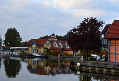 Marina Hafendorf, Sonbaharda Rheinsberg, Brandenburg 'da