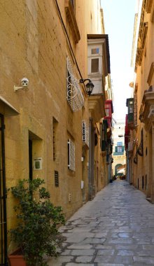 Malta 'nın başkenti Valletta' daki Marrow Caddesi.
