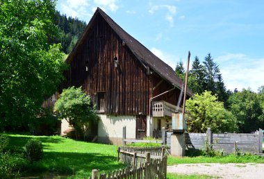 Wuerttemberg, Baden 'deki Wutachschlucht Kanyonu' nda tarihi su değirmeni.