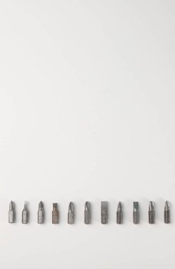 Aletler. Hafif bir arka plan, inşaat ve bağlayıcılar, cıvatalar, fındıklar ve daha fazlası. Yapım şirketlerinin reklam pankartları ve daha fazlası için.