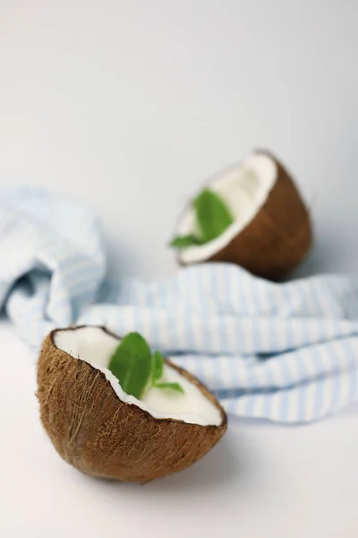 Fruta Exótica Del Coco Marrón Coco Con Fibras Carne Blanca — Foto de Stock