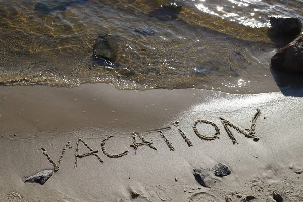 Inscription Word Vacation Wet Sandy Shore Stones Beach River Sun — Stock Photo, Image