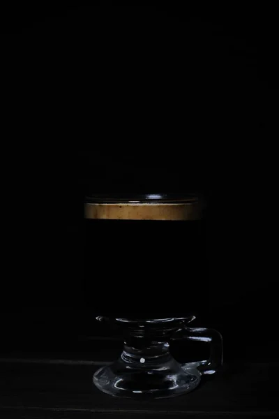 Ovanifrån Ett Glas Med Kaffe Och Vacker Doftande Skum Bredvid — Stockfoto