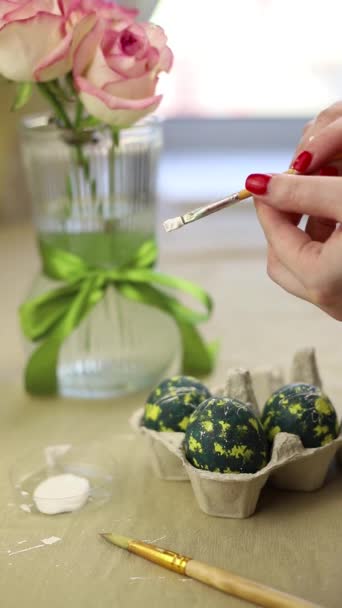 Відео Показано Етап Розмальовування Яєць Великдень Дизайн Космічного Яйця — стокове відео