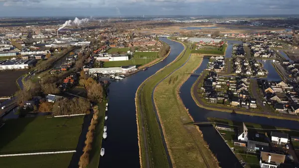 Hollandalı bir kanalın hava görüntüsü