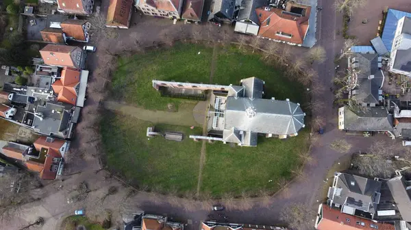 Hollanda 'daki eski şehrin havadan görünüşü.