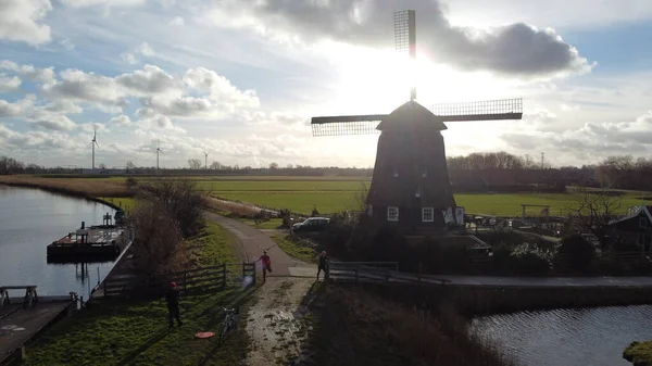 Hollanda 'daki yel değirmeni