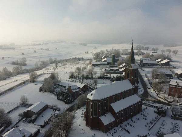 Karla kaplı kilise belgum ile