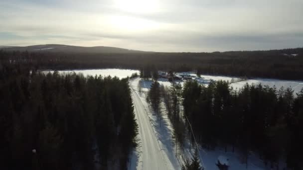Strzał Drona Śnieżnej Zimowej Drogi — Wideo stockowe