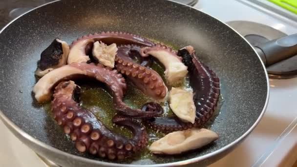Ana Malzemesi Ahtapot Olan Bir Deniz Ürünleri Yemeği Hazırlanıyor Hayvansal — Stok video
