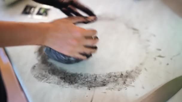 Cuocere Impastando Pasta Nera Con Inchiostro Seppia Filmati Alta Qualità — Video Stock