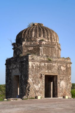 Rani Mahal 'in kalıntıları, Rohtas Kalesi' nde antik bir tarihi saray Jhelum Punjab Pakistan, Hint mirası ve klasik mimarisinin eski bir anıtı.