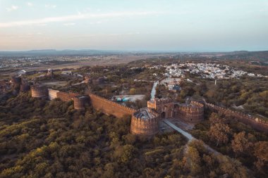 Antik Hindistan ve Babür tarihi, mirası ve klasik mimarisini gösteren Rohtas Kalesi Jhelum Punjab Pakistan.